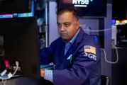 早盘:美股走低科技股领跌 纳指下跌1% 早盘:美股走低科技股领跌 纳指下跌1%