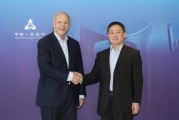 中国人民银行行长潘功胜分别会见国际金融机构负责人