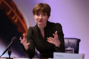 英国央行副行长警告薪资增长担忧可能减缓降息步伐 英国央行副行长警告薪资增长担忧可能减缓降息步伐
