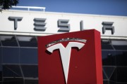 特斯拉Q2营收225亿美元不及预期 Robotaxi叙事难掩交付量暴跌 特斯拉Q2营收225亿美元不及预期 Robotaxi叙事难掩交付量暴跌