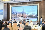 中国发展高层论坛2025年年会召开之际,龚正在京会见这些跨国公司高管
