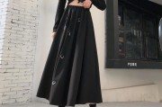 黑裙子适合什么发型 黑裙子适合什么发型
