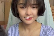 短发女生拿什么装饰头发